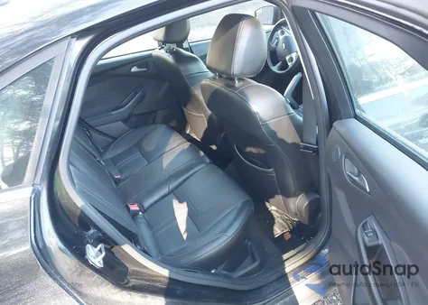 2014 Ford Focus Titanium z USA, uszkodzony, nr VIN 1FADP3J23EL166345